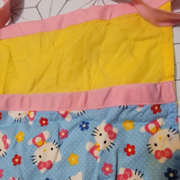 Hello Kitty Sanrio Kitchen Apron. 3 pockets. - Picture 3 of 4